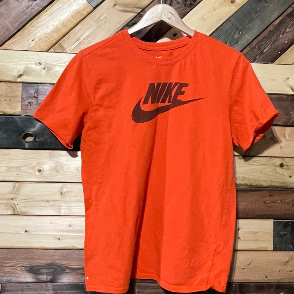 Men’s Size M Nike T-Shirt